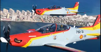 Felipe VI y la princesa Leonor realizan un vuelo de instrucción conjunto en la Academia General del Aire en San Javier
