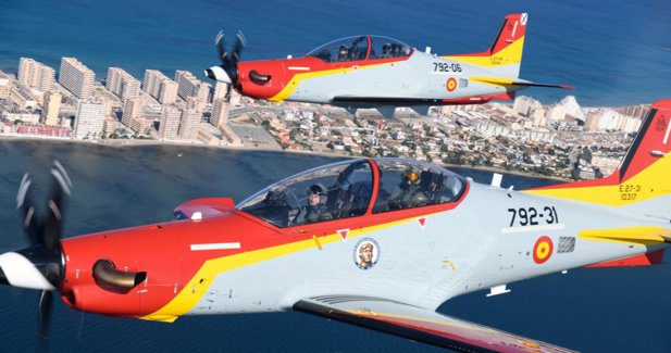 Felipe VI y la princesa Leonor realizan un vuelo de instrucción conjunto en la Academia General del Aire en San Javier