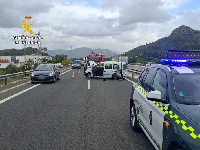 Accident en l'AP-7 al seu pas per Pedreguer