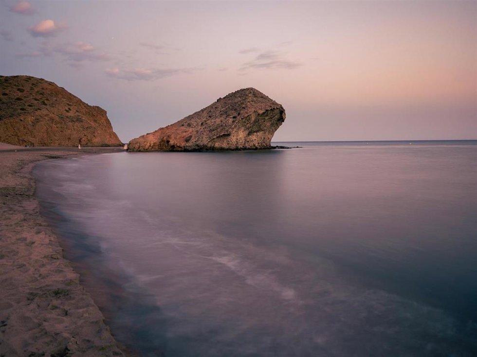 Archivo - Playa de Mónsul en Cabo de Gata-Níjar (Almería). Imagen de archivo. 