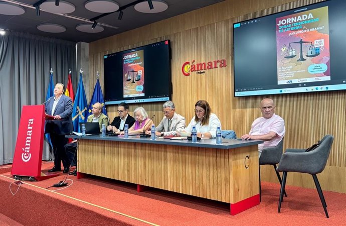 El Colegio Oficial de Agentes de la Propiedad Inmobiliaria de Asturias organiza la jornada 'Zonas Tensionadas: ¿Solución o Drama?' en la Cámara de Comercio de Oviedo.