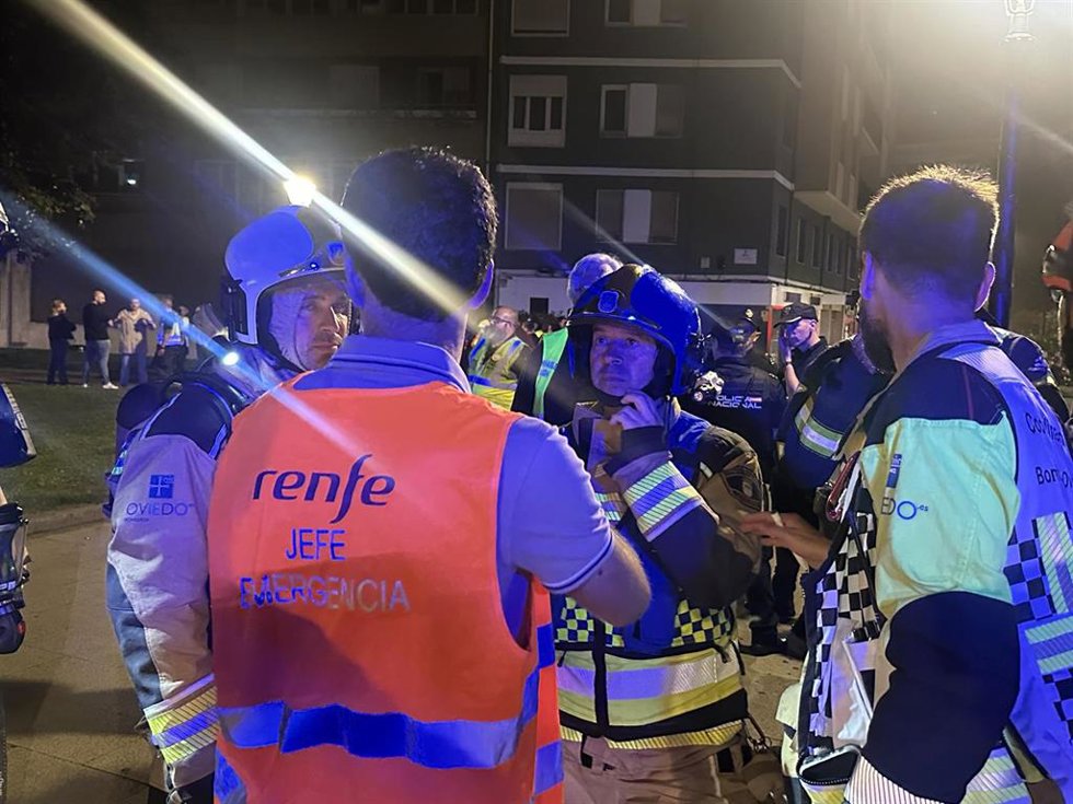 Renfe y Adif realizan un simulacro de incendio y evacuación en la estación de Llamaquique.