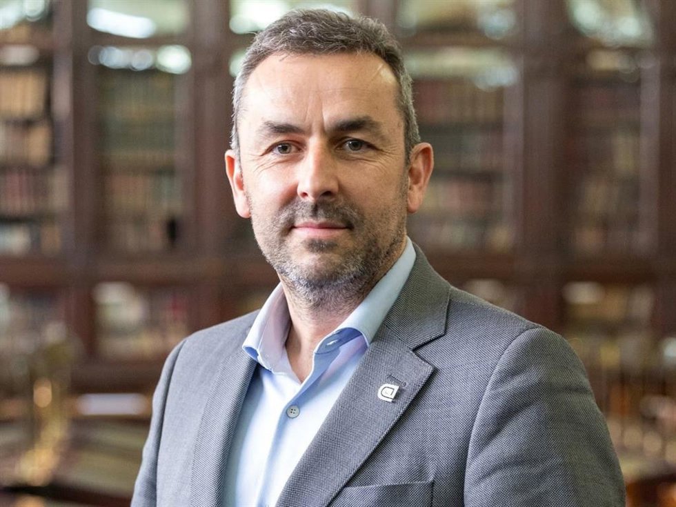 Fernando Suárez Lorenzo, presidente del Consejo General de Ingeniería en Informática, conducirá la primera conferencia del ciclo de la ULE sobre IA.