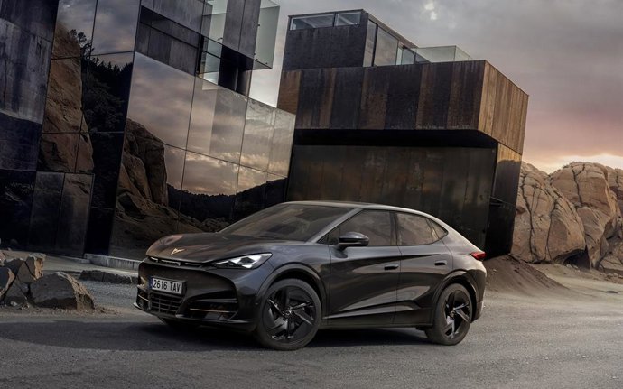 Cupra abre pedidos para el Tavascan con nuevas versiones de acceso y Black Edition, desde 38.530 euros