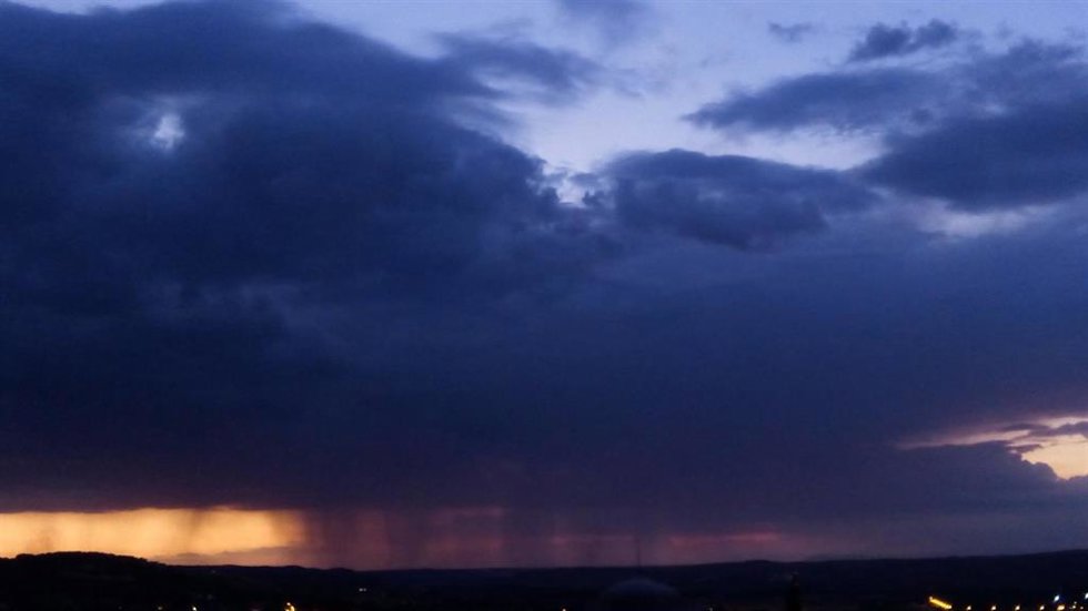 Archivo - Tormentas, lluvia, rayos, temporal, tormenta