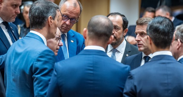 Varios líderes UE reprochan a Sánchez la regularización de migrantes ante sus críticas a los centros de deportación