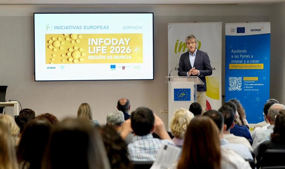 El consejero de Empresa, Empleo y Economía Social, Luis Alberto Marín, durante la inauguración de la jornada informativa sobre el programa LIFE