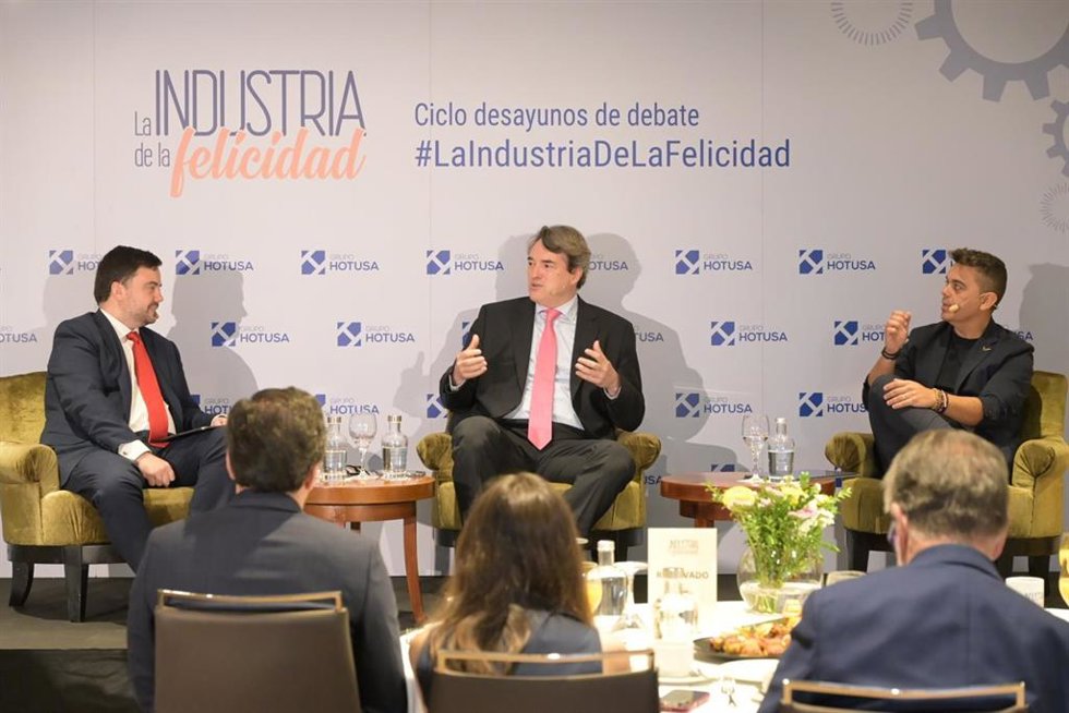 Eduardo Muga, director financiero de Bodegas Muga,  Pedro Ruiz Aragoneses, CEO de Alma Carraovejas y  Arturo Criado, subdirector de El Español y director de Invertia.
