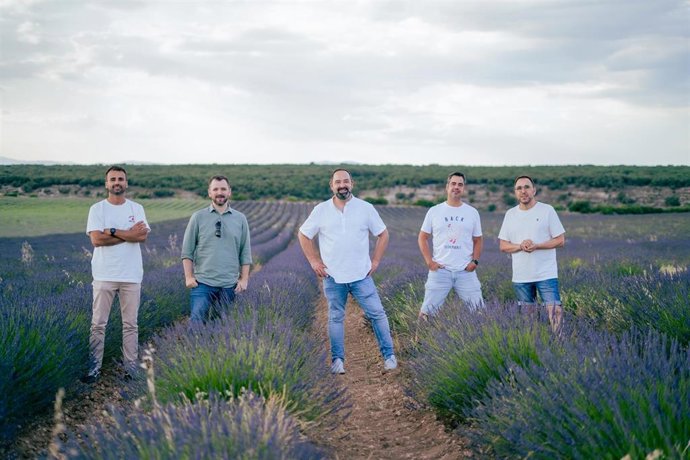 Los Cinco Cocineros Del 'Diez Manos' Del R&C Molino De Alcuneza.