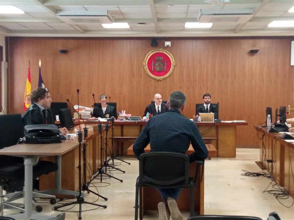 El condenado, en la Audiencia Provincia.