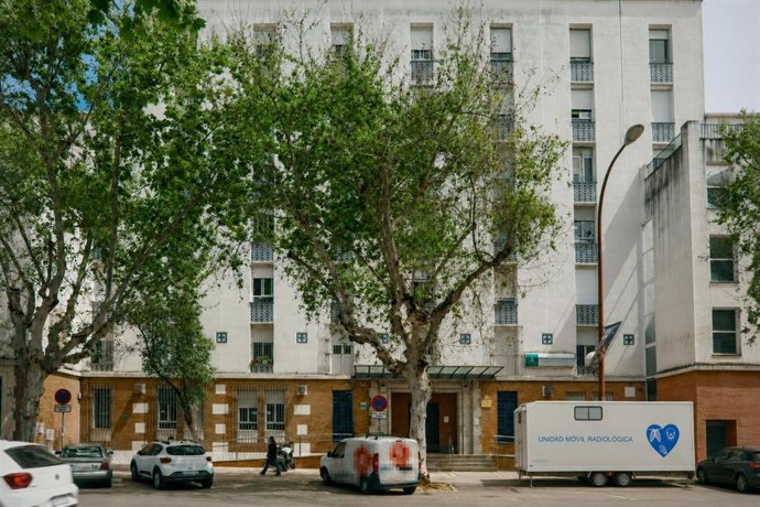 Imagen de la fachada del centro de especialidades Virgen de los Reyes (Marqués de Paradas), del Hospital Universitario Virgen del Rocío de Sevilla.