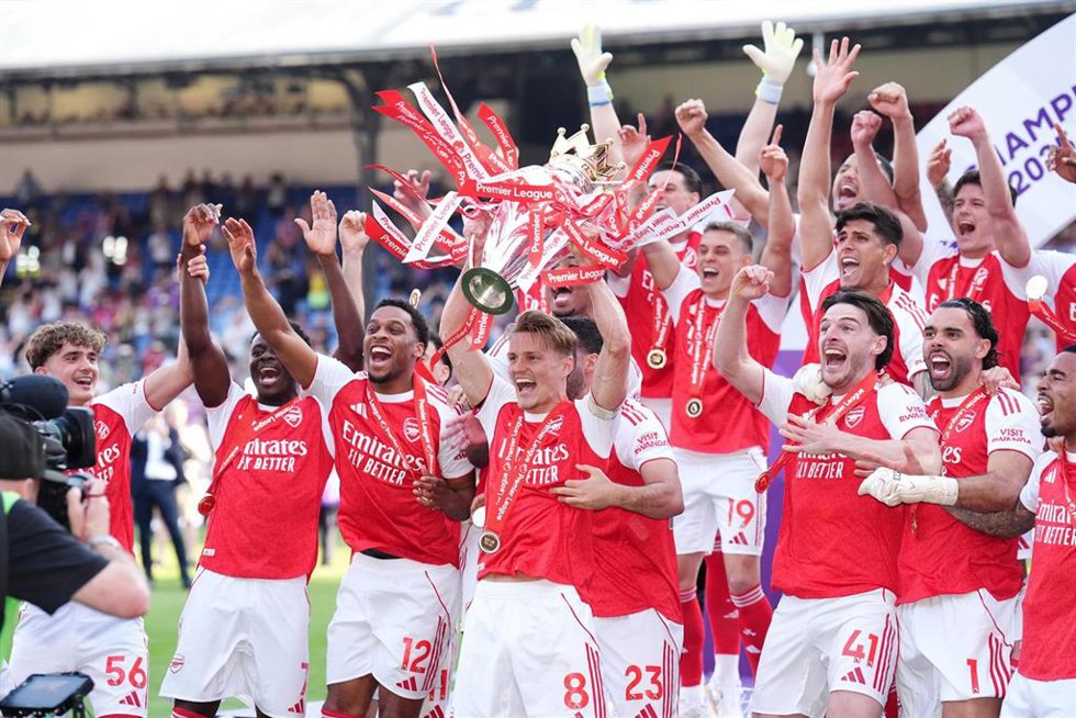 El Arsenal celebra su título de la Premier League.
