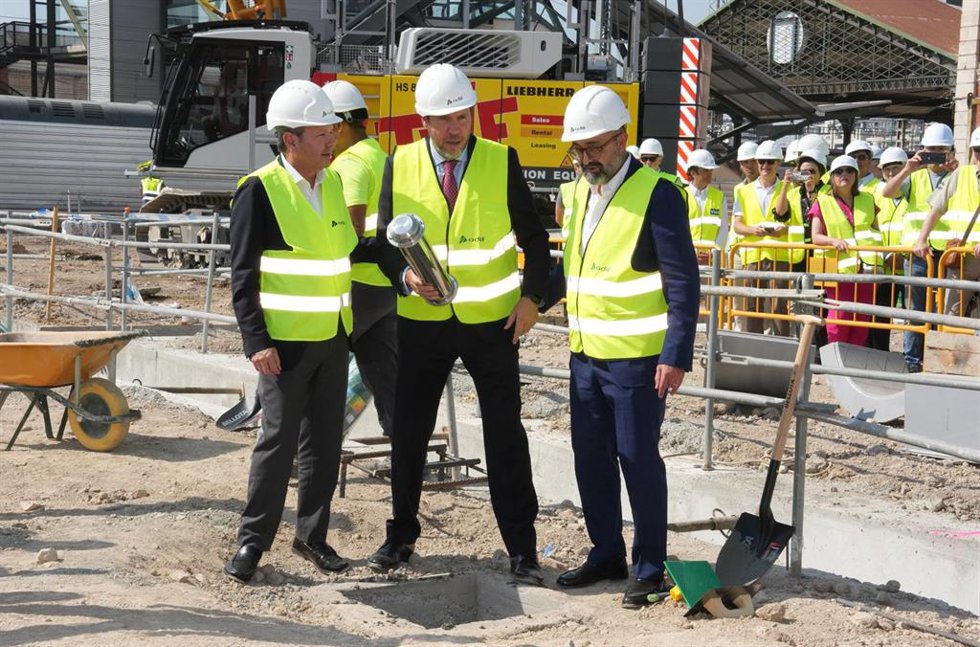 El ministro de Transportes y Movilidad Sostenible, Óscar Puente (c), durante el inicio de las obras de remodelación y ampliación de la estación de tren Valladolid-Campo Grande, a 19 de junio de 2026, en Valladolid, Castilla y León (España). Este acto, pre