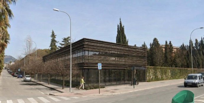 La propuesta contempla un edificio de dos plantas con más de 1.200 metros cuadrados construidos en una parcela independiente dentro del complejo sanitario donde se encuentra la Comunidad Terapéutica, junto a la sede de la propia Diputación.