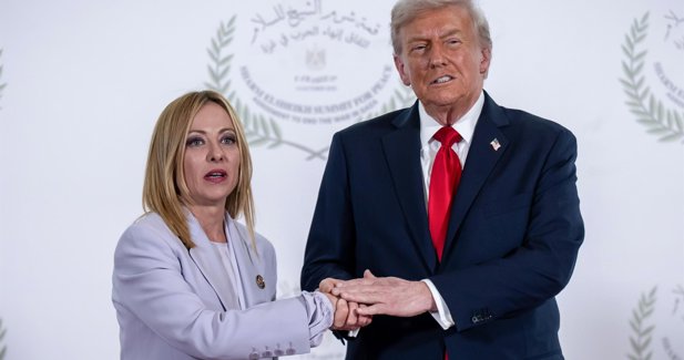 Trump dice que se fotografió "por pena" con Meloni y la primera ministra contesta que Italia "no suplica"