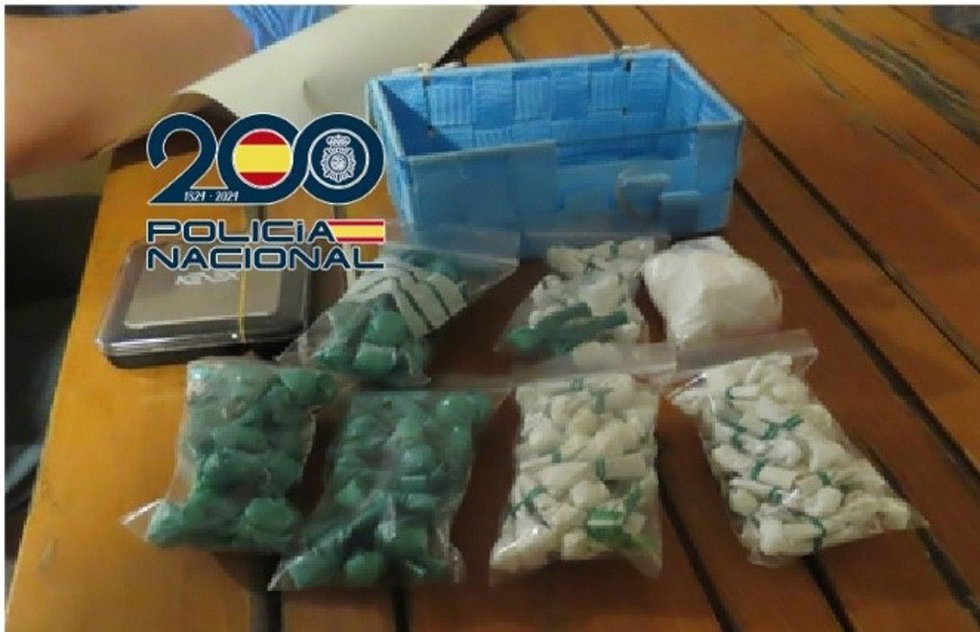 Detienen a una pareja por estar al frente de un punto de venta de cocaína en Estepona.