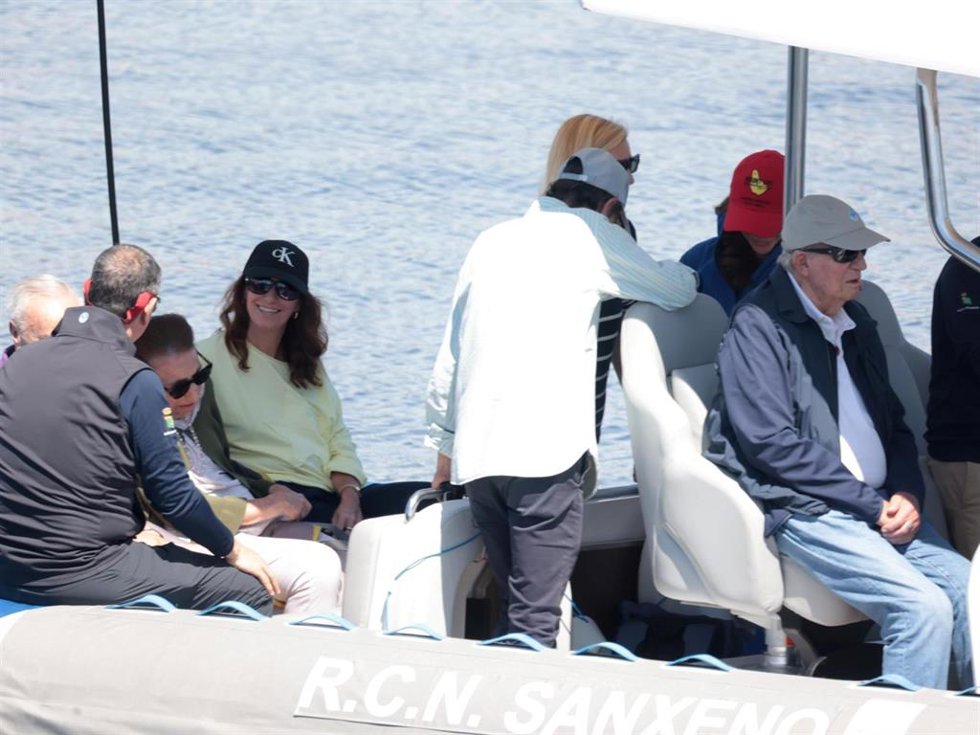 Don Juan Carlos, navegando con su hermana la infanta Margarita, su cuñado Carlos Zurita, y su sobrina María