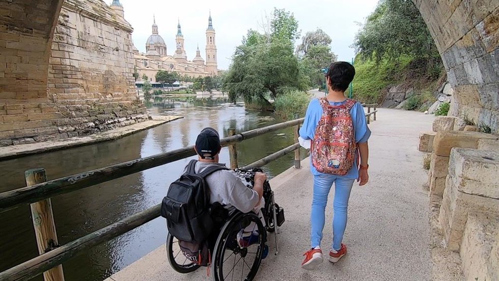 Archivo - Zaragoza se promociona ahora como una ciudad accesible con la colaboración de Miguel Nonay, un viajero en silla de ruedas