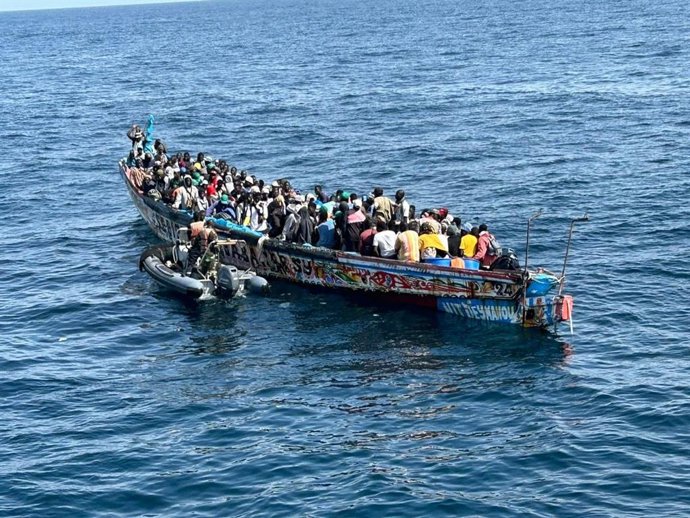 Archivo - Senegal intercepta una embarcación con 183 migrantes frente a sus costas