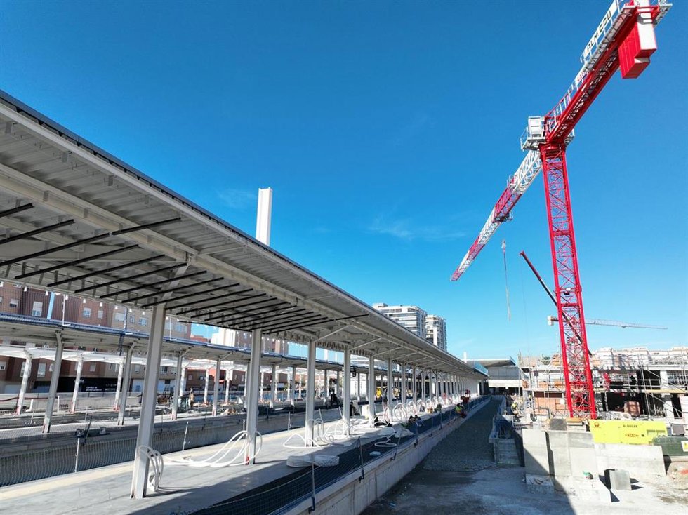 Obras del soterramiento de las vías del tren de Almería, con los andenes de la nueva estación del AVE.