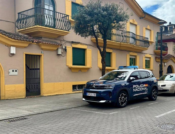 Archivo - Coche de Policía Nacional en La Felguera, Langreo.