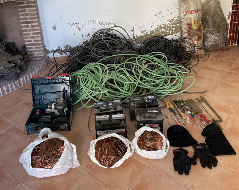 Cables de cobre robados hallados en una vivienda de Puerto Serrano