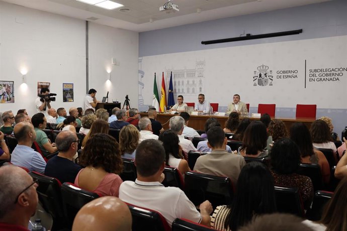 La Subdelegación del Gobierno en Granada ha acogido una reunión con alcaldes de municipios que recibirán las ayudas aprobadas por el Gobierno de España para obras de reparación de infraestructuras municipales dañdas por los temporales de borrascas.