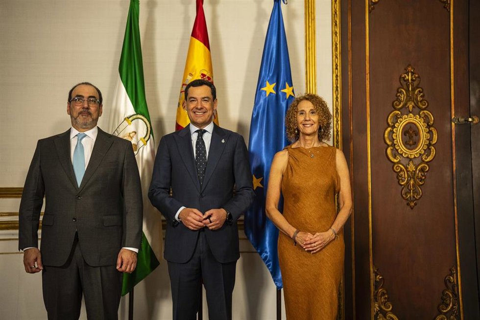 El presidente en funciones de la Junta, Juanma Moreno, tras su reunión con el presidente ejecutivo del Banco de Desarrollo de América Latina y el Caribe, Sergio Díaz Granados.