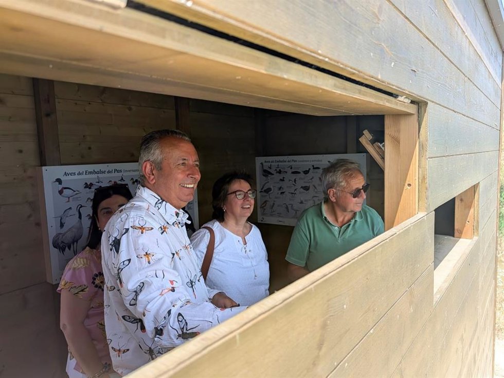 El subdelegado del Gobierno en Huesca, José Carlos Campo, ha visitado este viernes la finca y las inmediaciones del embalse del Pas.