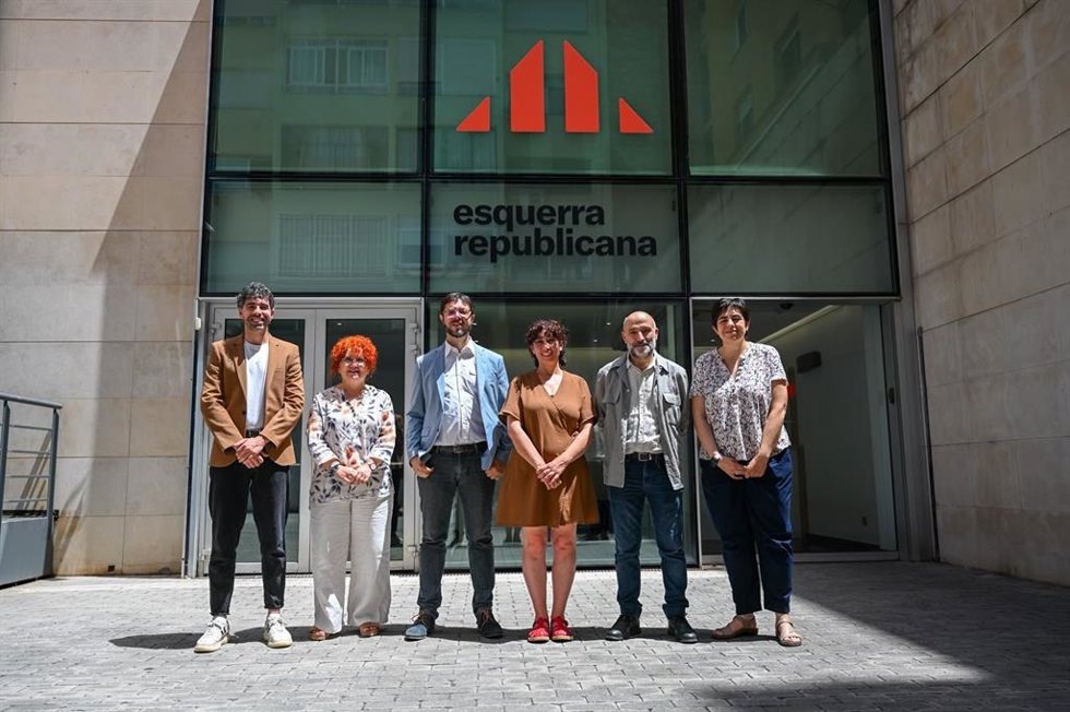 Miembros de ERC y el Bloque Nacionalista Galego (BNG) en una reunión en Barcelona