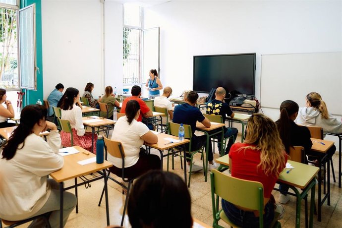 Over 8,230 Candidates Compete for 955 Teaching Positions in Canary Islands This Saturday Over 8,230 Candidates Compete for 955 Teaching Positions in Canary Islands This Saturday