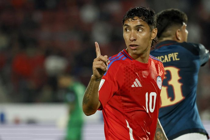 Futbol, Chile vs Ecuador. Primera rueda, clasificatorias al Mundial 2026. El jugador de la seleccion chilena Luciano Cabral es fotografiado durante el partido clasificatorio al Mundial 2026 contra Ecuador disputado en el estadio Nacional de Santiago,