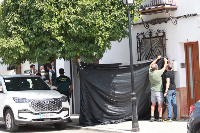 Hallados el cuerpo de un padre y una hija en un hogar en Gerena (Sevilla)
