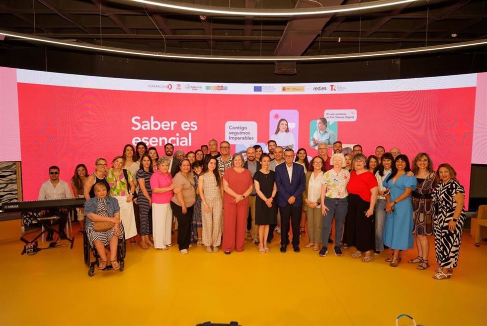 Fundación ONCE celebra el acto de cierre del proyecto Esenciales que forma en competencias digitales básicas a personas con discapacidad
