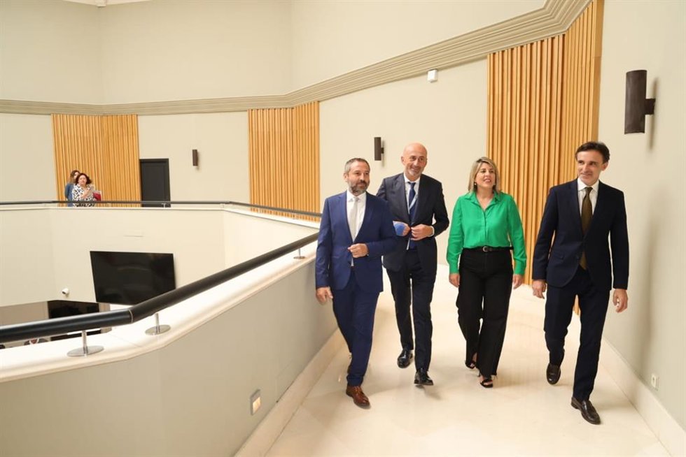 La regidora clausura la asamblea de la Asociación del Transporte Internacional por Carretera y vincula el futuro logístico del municipio con la fortaleza del sector