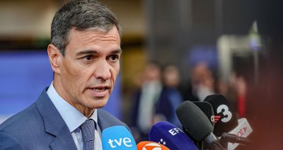Sánchez destaca que fue Zapatero quien reguló los regalos a presidentes y que le toca a él decidir si devuelve joyas