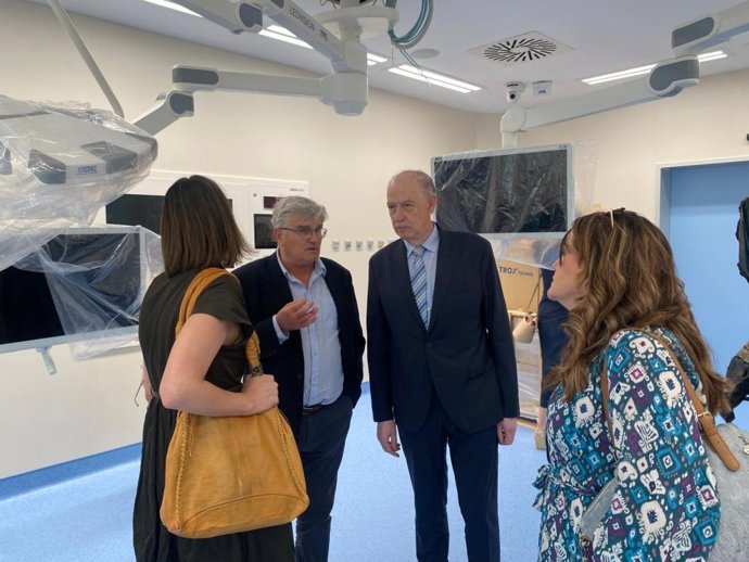 El consejero de Sanidad, Ángel Sanz, en la visita a las instalaciones del nuevo Hospital Universitario Obispo Polanco de Teruel