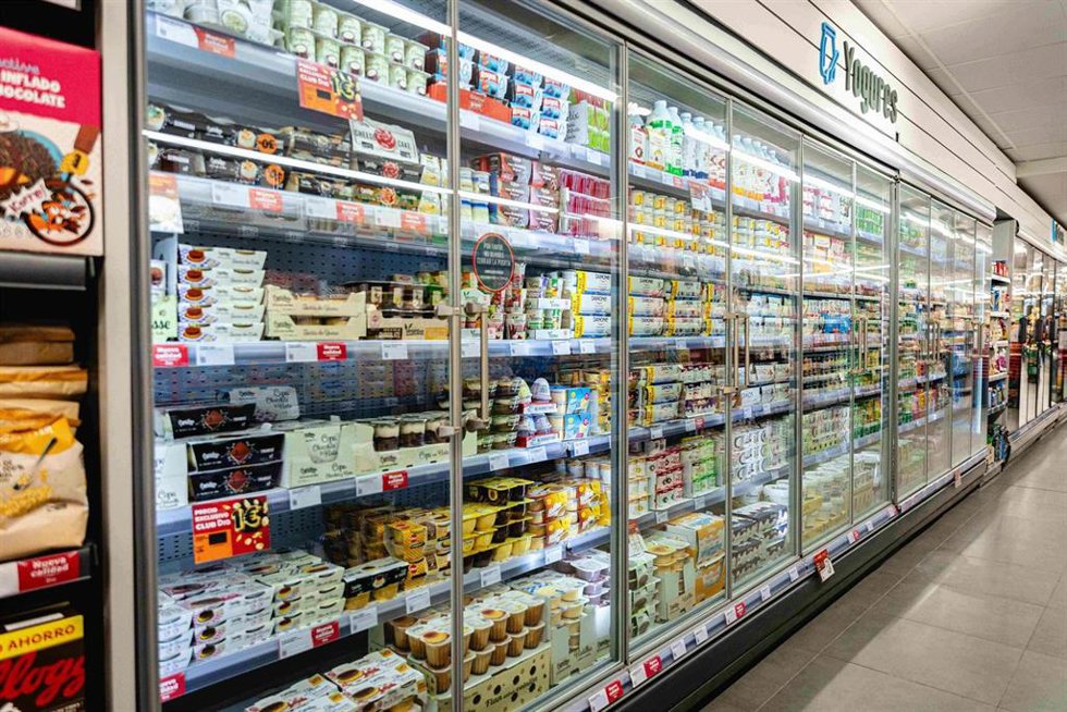 Archivo - Equipos de frío en los supermercados de Dia
