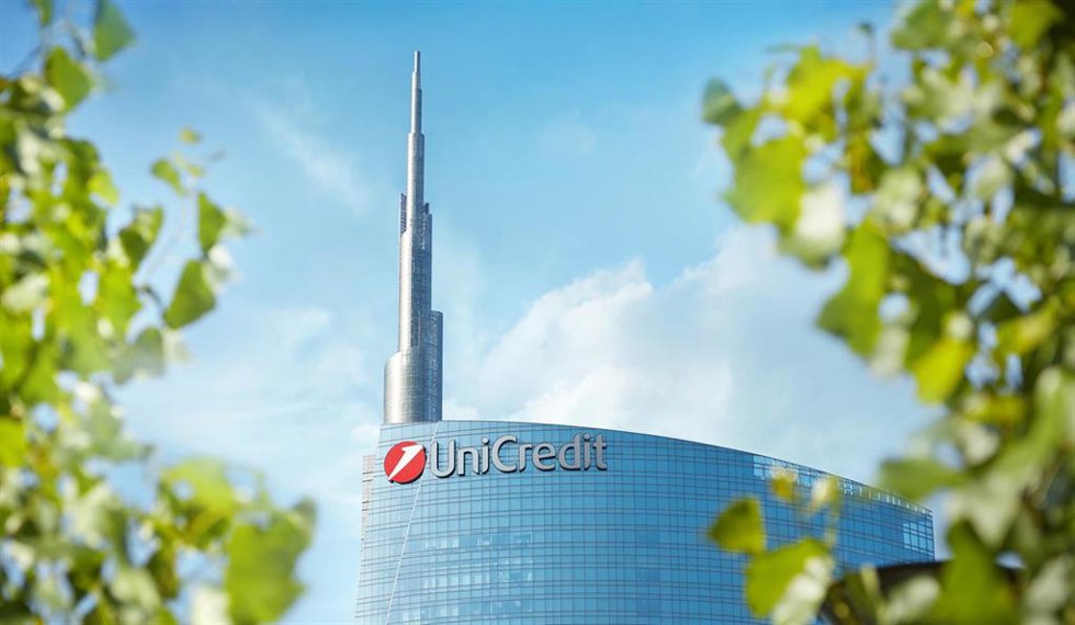 Archivo - Edificio de UniCredit.