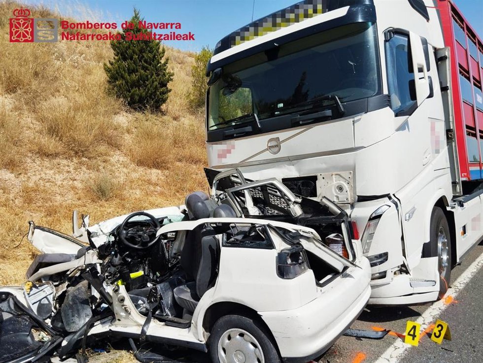 Fallece una mujer de 53 años en un colisión frontal entre un coche y un camión en Tudela.