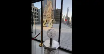 El mirador secreto de Nueva York que acaba de abrir en Times Square: pasarela de cristal y un recuerdo histórico