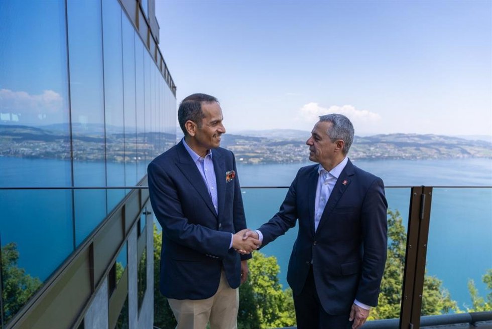 El ministro de Exteriores de Suiza, Ignazio Cassis, se reúne este viernes con el primer ministro y titular de Exteriores de Qatar, Mohamed bin Abdulrahman al Thani, en el resort suizo de Bürgenstock. 
