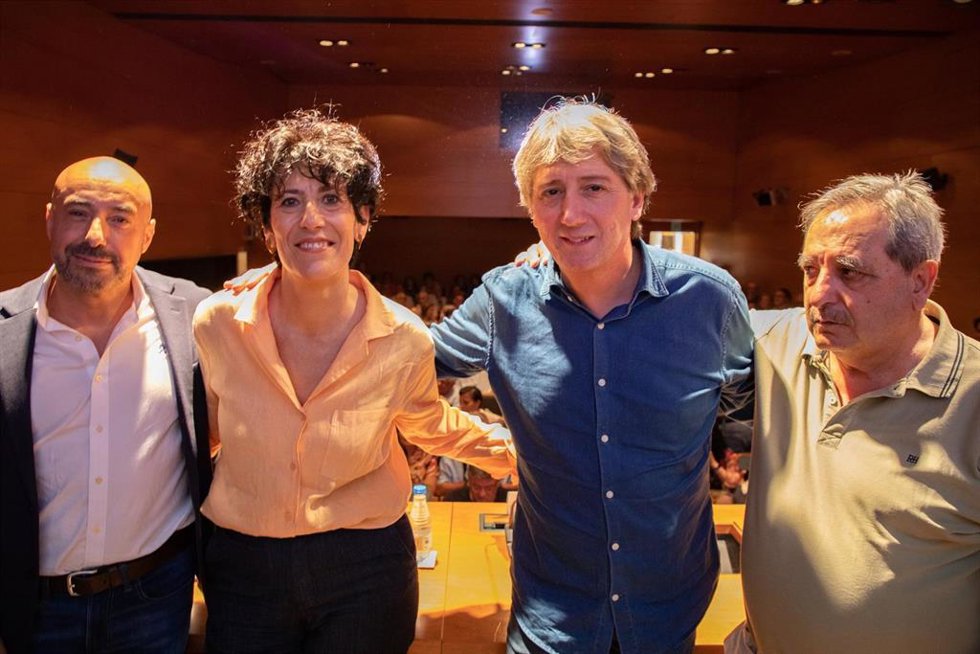 El secretario general de UGTCyL, Óscar Lobo (i), junto la ministra de Inclusión, Seguridad Social y Migraciones y portavoz del Gobierno, Elma Saiz (2i), durante el  ‘XXV Desayuno de la Unión de Jubilados y Pensionistas de UGT.