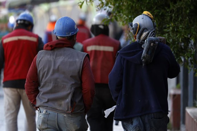 Valparaiso, 11 de noviembre 2025 Trabajadores del sector de la construccion en camino a la faena  Sebastian Cisternas/Aton Chile