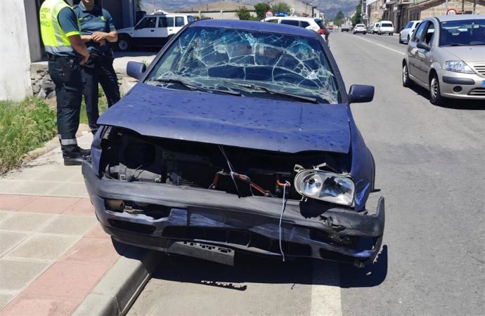Coche accidentado en un siniestro con una conductora que se da a la fuga en Verín