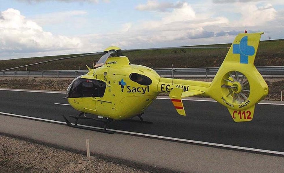 Archivo - Helicóptero sanitario