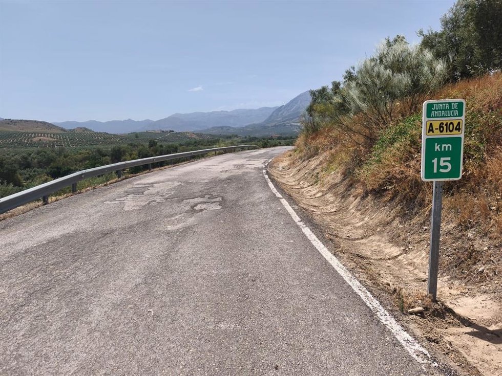 Carretera A-6104.