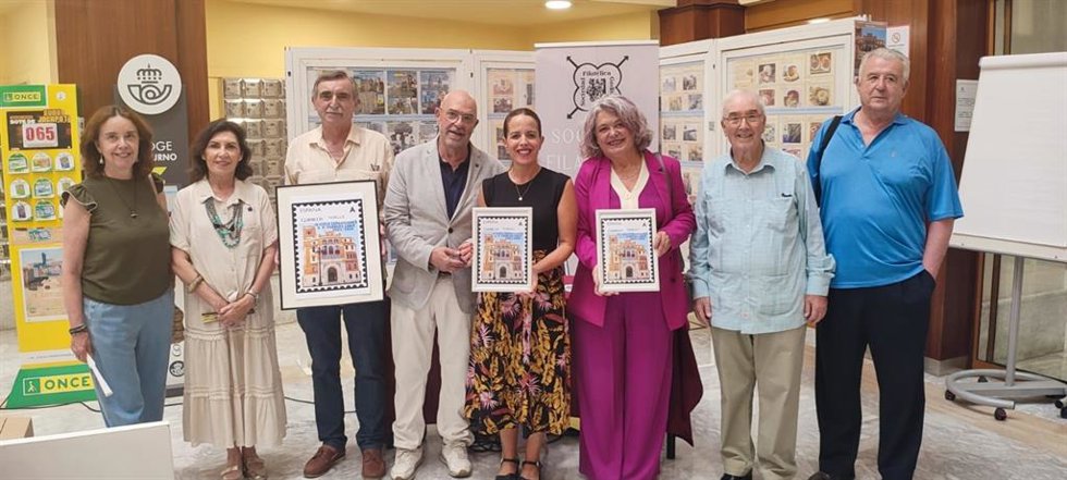 Presentación en Cádiz del sello de Correos dedicado a su oficina principal en la capital