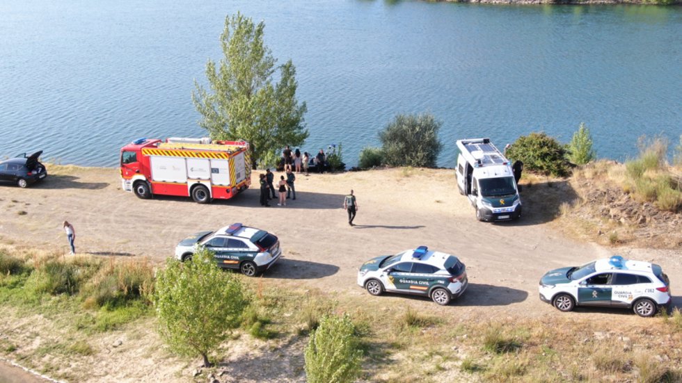 Dispositivo de búsqueda de un joven desaparecido mientras nadaba en el embalse de Ricobayo (Zamora)