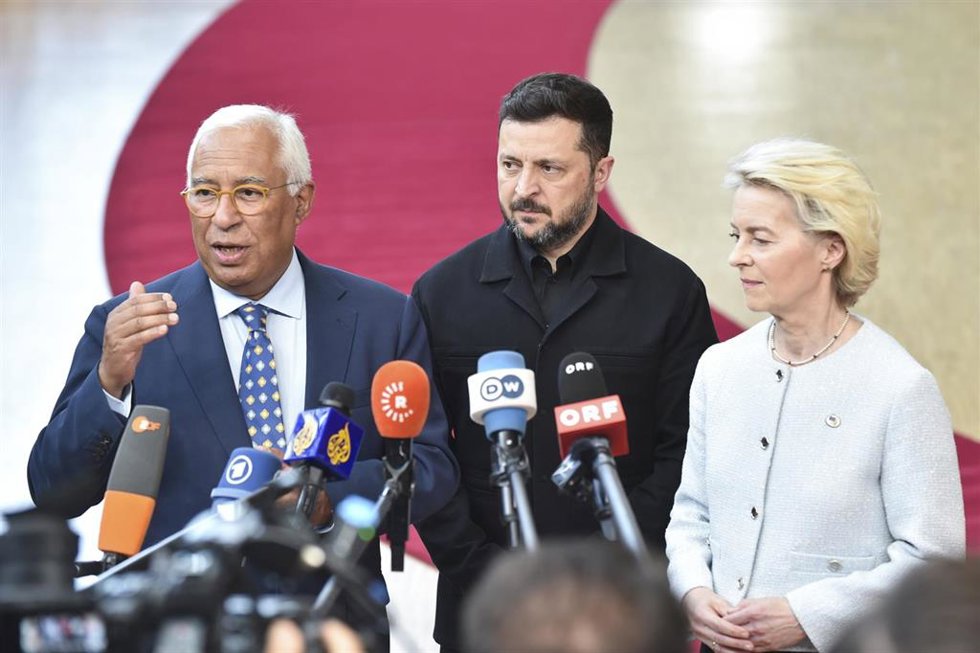 El presidente del Consejo Europeo, António Costa, el presidente de Ucrania, Volodimir Zelenski, y la presidenta de la Comisión Europea, Ursula von der Leyen